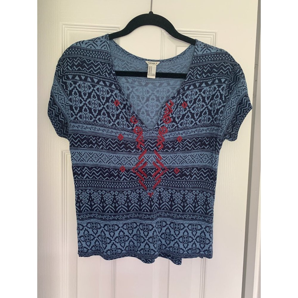 LIKE NEW Forever21 Blue/Maroon Printed Top